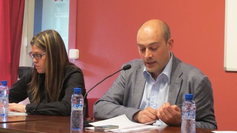 Conferència del periodista Saül Gordillo a la Universitat de Lleida, presentada pel professor Miquel Pueyo. Lleida. 24 d’abril del 2013  