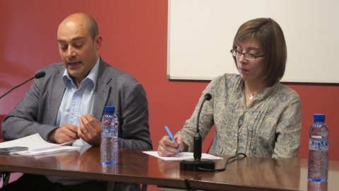 Conferència del periodista Saül Gordillo a la Universitat de Lleida, presentada pel professor Miquel Pueyo. Lleida. 24 d’abril del 2013  