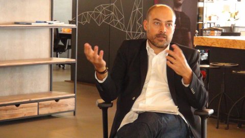 Taula rodona sobre com les 'start-ups' poden aconseguir visibilitat a través dels mitjans de comunicació, a Wayra, l'edifici de Telefónica al Fòrum de Barcelona, amb els periodistes Mar Galtés (La Vanguardia), Saül Gordillo (El Periódico), Tina Díaz (Expansión) i Héctor Manzano (Barcinno). Torre Telefónica. Barcelona. 17 de setembre de 2015