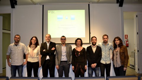 Jornada Noves narratives al Col·legi de Periodistes de Catalunya, organitzada per Nereida Carrillo i Sílvia Majó, en una taula rodona amb Víctor Pascual, analista de dades i consultor de visualització de dades, Idoia Sota, CEO d'Acuerdo, i Jordi Àvila, activista gastronòmic de la revista per a iPad Sentits, i Saül Gordillo, cap de continguts digitals d'El Periódico. Barcelona. 20 de març de 2014
