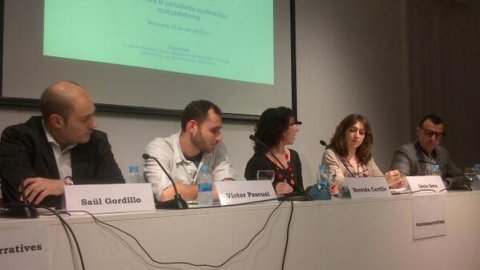 Jornada Noves narratives al Col·legi de Periodistes de Catalunya, organitzada per Nereida Carrillo i Sílvia Majó, en una taula rodona amb Víctor Pascual, analista de dades i consultor de visualització de dades, Idoia Sota, CEO d'Acuerdo, i Jordi Àvila, activista gastronòmic de la revista per a iPad Sentits, i Saül Gordillo, cap de continguts digitals d'El Periódico. Barcelona. 20 de març de 2014