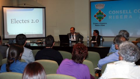 Jornada sobre Política 2.0 al Consell Comarcal de la Ribera d'Ebre, amb Ricard Espelt i Saül Gordillo. Móra d'Ebre. 28 d'abril de 2011