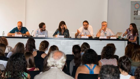 Debat sobre comunicació cultural amb Toni Puntí (TV3), Ignacio Orovio (La Vanguardia), Laura Serra (Ara), Bernat Puigtobella (Núvol) i Saül Gordillo (El Periódico), moderat per Cristina Salvador (aPortada), al Centre Arts Santa Mònica. Barcelona. 2 de juliol de 2014