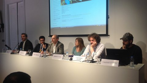 Presentació del Postgrau Periodisme Digital Emprenedor al Col·legi de Periodistes de Catalunya, a Barcelona, amb els periodistes Bárbara Yuste, Toni Aira, Valentí Sanjuan, Jordi Pérez Colomé, Saül Gordillo i el director de màrqueting i empresa del Tecnocampus, Albert Garcia-Pujadas. Barcelona. 28 d'abril de 2014