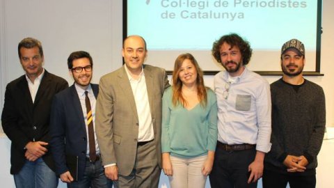 Presentació del Postgrau Periodisme Digital Emprenedor al Col·legi de Periodistes de Catalunya, a Barcelona, amb els periodistes Bárbara Yuste, Toni Aira, Valentí Sanjuan, Jordi Pérez Colomé, Saül Gordillo i el director de màrqueting i empresa del Tecnocampus, Albert Garcia-Pujadas. Barcelona. 28 d'abril de 2014