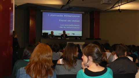 Jornada Diari Jove d'El Periódico a la seu d'Endesa, amb els periodistes Pep Puig i Saül Gordillo. Barcelona. 22 de maig de 2013