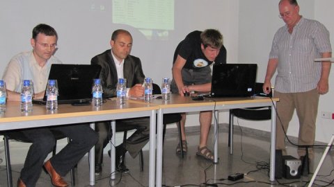 Xerrada Dels Blocs a les Xarxes Socials, organitzada per la Llopasfera, amb la participació de Saül Gordillo, Christian Negre, Gabriel Martí i Quesito Rosa, i moderada per Josep Barri (Vilapou). L'acte coincideix amb la quarta edició del tradicional sopar que des de l’any 2007 celebren els blocaires calellencs. Ajuntament Vell de Calella. 2 de juliol de 2010 