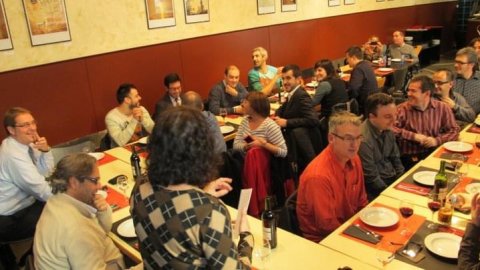Homenatge sorpresa d'un grup de blocaires i tuitaires al president del Parlament Ernest Benach per la seva activitat 2.0 i compromís amb la digitalització de la cambra i de la política catalana. Barcelona. 14 de gener de 2011