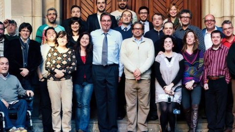Homenatge sorpresa d'un grup de blocaires i tuitaires al president del Parlament Ernest Benach per la seva activitat 2.0 i compromís amb la digitalització de la cambra i de la política catalana. Barcelona. 14 de gener de 2011