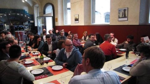 Homenatge sorpresa d'un grup de blocaires i tuitaires al president del Parlament Ernest Benach per la seva activitat 2.0 i compromís amb la digitalització de la cambra i de la política catalana. Barcelona. 14 de gener de 2011