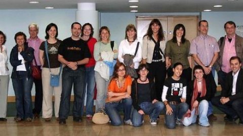 El periodista Saül Gordillo participa en el Congrés Internacional Cultura i identitat catalana a l’era digital organitzat pel Centre d’Estudis Catalans de la Universitat de Londres Queen Mary. Al congrés també intervenen Joan-Elies Adell (UOC), Laura Borràs (UOC), Gifreu (UPF), Montserrat Guibernau (Queen Mary College), Vicent Partal (Vilaweb), Miquel-Jordi Strubell (UOC) i Imma Tubella (UOC). Londres. 6 de juliol de 2007
