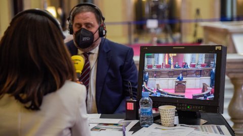 El matí de Catalunya Ràdio, de Laura Rosel, entrevista Oriol Junqueras, que aprofita un permís penitenciari per assistir al Parlament de Catalunya, on Catalunya Ràdio fa un programa especial amb motiu del ple d'investidura de Pere Aragonès com a 132è president de la Generalitat. Barcelona. 21 de maig de 2021
