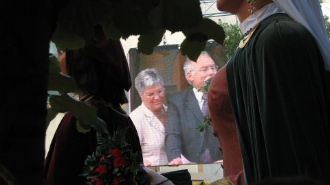 Joan Antoni Baron, la seva esposa,  i la Geganta en primer terme, a La Crida. Les Santes. Mataró. 25 de juliol de 2008