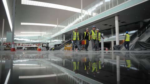 Obres de la terminal sud de l'aeroport del Prat. Visita a les obres de l'Agència Catalana de Notícies. 3 d'octubre de 2008