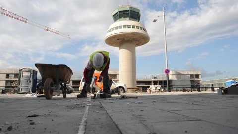 Obres de la terminal sud de l'aeroport del Prat. Visita a les obres de l'Agència Catalana de Notícies. 3 d'octubre de 2008