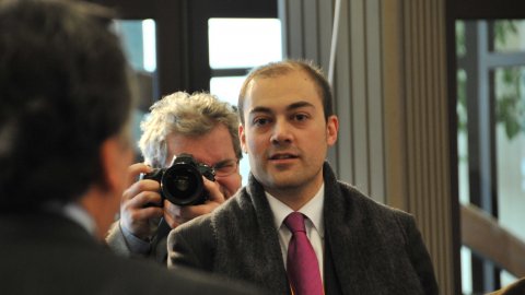 Cinc anys d'una Unió Europea Ampliada. Viatge de periodistes amb la representació de la Comissió Europea a Catalunya. El director de l'ACN, Saül Gordillo, amb Durao Barroso. Praga. 2 de març de 2009