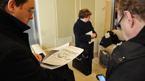 Albert Royo i Manel Camós, de la Representació de la Comissió Europea a Barcelona. Deli Serrano, traductora. Hotel Jalta. Praga. 2 de març de 2009