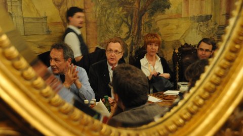 Toni Cañís, de TV3. Eva Peruga, d'El Periódico de Catalunya. Xavier Vidal-Folch, d'El País. Manel Camós, de la Representació de la Comissió Europea a Barcelona. Dinar al restaurant U Prince. Praga. 2 de març de 2009