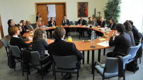 Reunió de periodistes catalans amb Pavel Bem, alcalde de Praga. Ajuntament de Praga. 2 de març de 2009