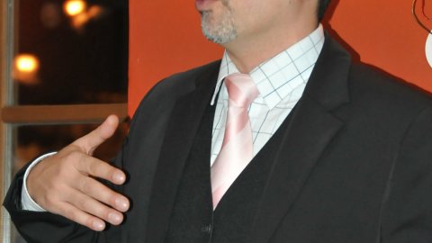 Fabiano Golgo, periodista brasiler i comentarista en diferents mitjans de Praga. Sopar de periodistes catalans i txecs. Restaurant Kampa. Praga. 2 de març de 2009