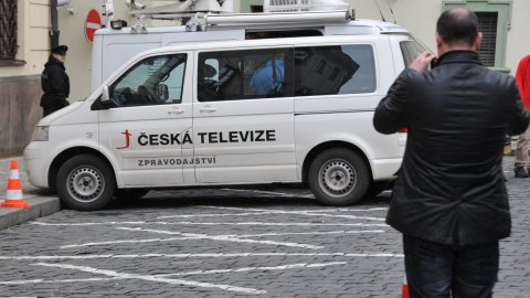 Unitat mòbil de la televisió txeca. Praga. 3 de març de 2009