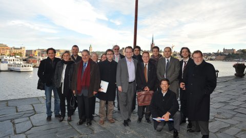 Periodistes catalans. Joaquín Luna, Marta López, Anna Alba, Joan Riera, Toni Cruanyes, Maties Salom, Agustí Esteve, Joan Morros, Saül Gordillo, Lluís Foix, Joan Tàpia, Carme Colomina, Manel Camós, Albert Royo i Rodolfo Pérez Saracíbar, amb Rickard Falkvinge, líder del Partit Pirata de Suècia. Estocolm. 5-6 d'octubre de 2009