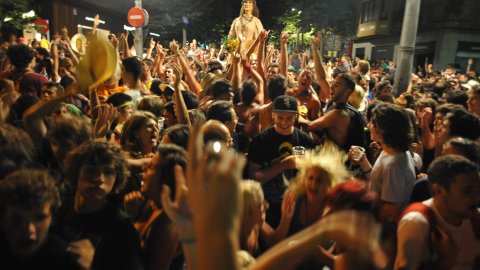 Les Santes. Desvetllament bellugós. Nit Boja. Mataró. 26 de juliol de 2010