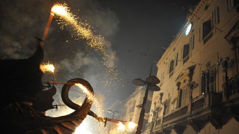 Les Santes. Desvetllament bellugós. Nit Boja. Mataró. 26 de juliol de 2010