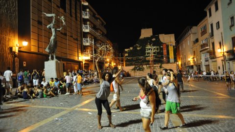Les Santes. Desvetllament bellugós. Nit Boja. Mataró. 26 de juliol de 2010