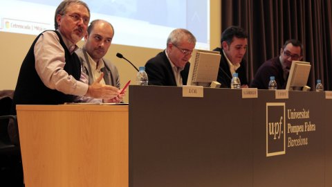 Taula rodona sobre integració de redaccions periodístiques a la Universitat Pompeu Fabra amb Ramón Salaverría, Toni Piqué, Joan Cal, Antoni Esteve i Saül Gordillo. Barcelona. 16 de maig de 2013