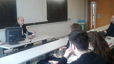Xerrada del periodista Saül Gordillo, cap de continguts digitals d'El Periódico de Catalunya, a la Universitat Rovira i Virgili, amb estudiants de Periodisme. Tarragona. 2 de febrer de 2015