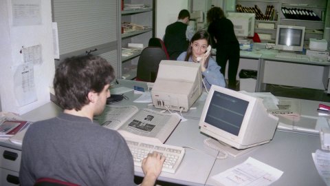 Xevi Galceran i Ana Villaverde, a la redacció d'El Punt del Maresme, al camí de la Geganta. Mataró. 