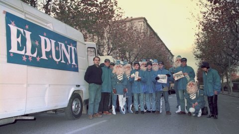 Emili Gispert, Cristina Taulats i Pau Figueras, abans de la cavalcada de Reis de Mataró de 1995, on es van entregar exemplars d'El Punt del Maresme. Mataró. 
