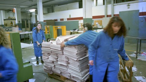 Primers exemplars d'El Punt del Maresme, a la rotativa Rotimprès. Vilablareix. Gener del 1995 