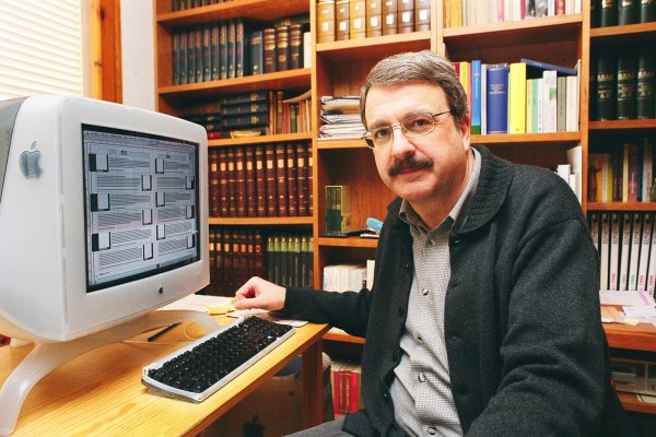Joan Pujadas, membre fundador de la revista de l'Alt Maresme, Repòrter (1992-2001). Pineda de Mar. 2001