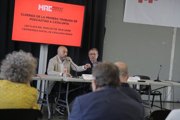 Saül Gordillo i Josep Maria Martí, en la cloenda de la primera Trobada de Podcasting, al Mercat de l'Aiudiovisual (MAC) de Granollers, el 29 de setembre de 2021.