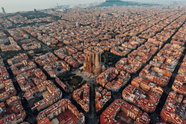 Imatge aèria de Barcelona. Fotografia: Logan Armstrong / Unsplash