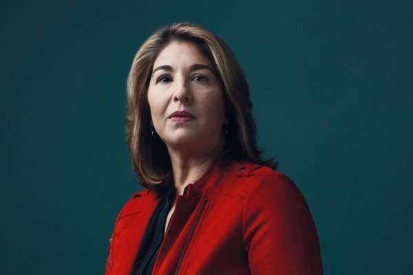 L’article de Naomi Klein sobre intel·ligència artificial que estàvem esperant
