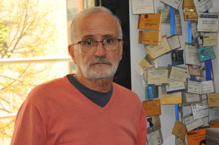 Ramon López de Mántaras, al seu despatx del campus de la Universitat Autònoma de Barcelona, a Bellaterra.